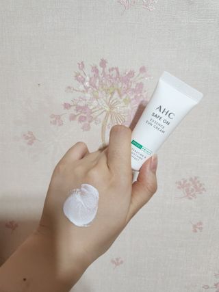 [AHC] 세이프온 에센스 선크림 올리브영 스페셜 증정 기획세트 — 5점을 준 리뷰어가 2022년 6월 올린 사용 사진