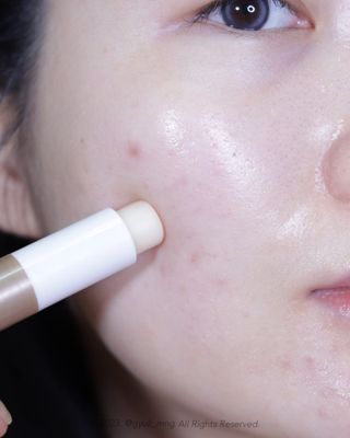 더사가오브수 [사가수] 효혜윤 보태니컬 에너지 에센스인로션 20ml /아이포올 스틱 3g — 5점을 준 리뷰어가 2023년 2월 올린 사용 사진