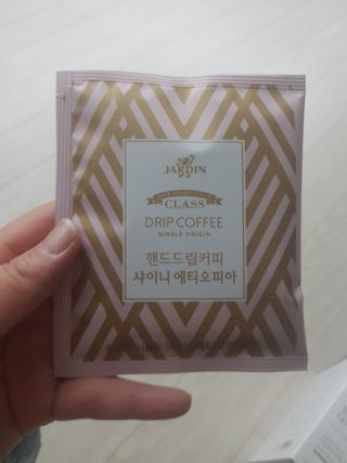 (주)쟈뎅 쟈뎅 클래스 핸드 드립 커피 10P 2종_디카페인 1종+랜덤 플레이버 1종 — 5점을 준 리뷰어가 2021년 4월 올린 사용 사진