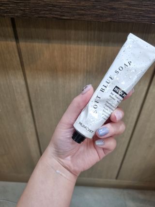 멈칫(MUMCHIT) 넥퍼퓸 NECKPERFUME 2가지 향 — 5점을 준 리뷰어가 2021년 12월 올린 사용 사진