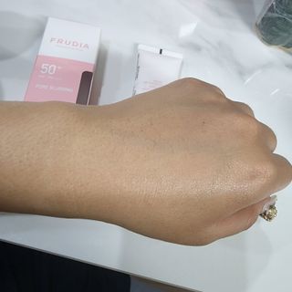 [후르디아] 모공블러 비건 선 프라이머 — 4점을 준 리뷰어가 2022년 6월 올린 사용 사진