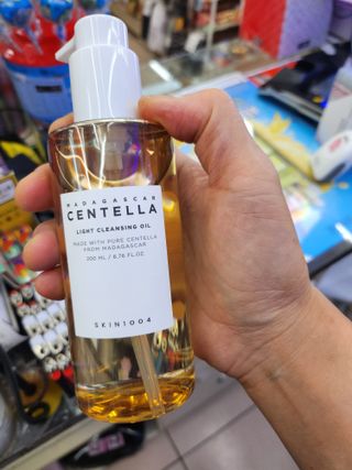 스킨1004 [SKIN1004] 마다가스카르 센텔라 라이트 클렌징 오일 200ml — 5점을 준 리뷰어가 2024년 7월 올린 사용 사진