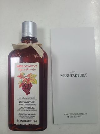 체코 비건화장품 마뉴팍투라 향좋은 와인 샤워젤 (300ml) — 5점을 준 리뷰어가 2022년 6월 올린 사용 사진