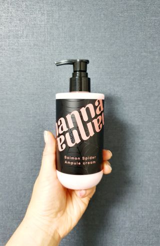난나 살몬 스파이더 검버섯 미백 톤업 화이트닝 연어 앰플 크림 300ml 대용량 — 5점을 준 리뷰어가 2022년 8월 올린 사용 사진