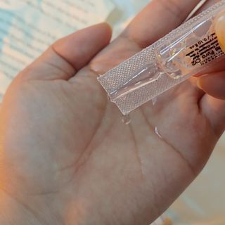 유니베르소 산소앰플 7일 집중케어 앰플 — 4점을 준 리뷰어가 2021년 4월 올린 사용 사진