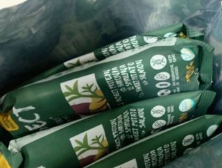 [푸디웜] 라포그  리얼인섹트 웨이트밸런스 저알러지 강아지 사료  1.2KG — 5점을 준 리뷰어가 2021년 7월 올린 사용 사진
