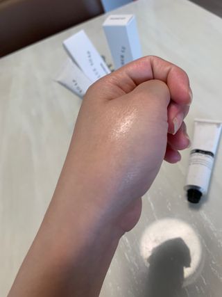 멈칫(MUMCHIT) 넥퍼퓸 NECKPERFUME 2가지 향 — 5점을 준 리뷰어가 2021년 11월 올린 사용 사진