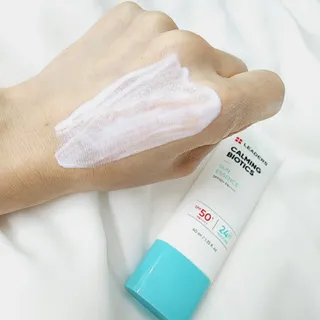 리더스코스메틱 리더스 카밍 바이오틱스 선 에센스 SPF 50+ PA++++ — 5점을 준 리뷰어가 2022년 7월 올린 사용 사진