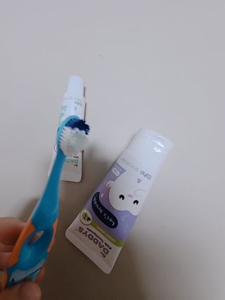 닥터데디스 안심저불소 키즈치약 (라즈베리, 청포도향 중 택 1) 60g +  여행용 미니 치약 15g — 5점을 준 리뷰어가 2022년 7월 올린 사용 사진