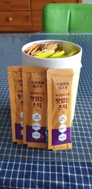 페페로니 맛있는 스틱 - 무항생제 닭고기 15개 + 원양선 참치 15개 — 5점을 준 리뷰어가 2021년 8월 올린 사용 사진