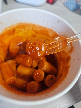 나우  [요리궁리] B타입 ( 매콤, 치즈, 매콤까르보 ) 꽃떡볶이 6개입 세트 — 5점을 준 리뷰어가 2025년 3월 올린 사용 사진