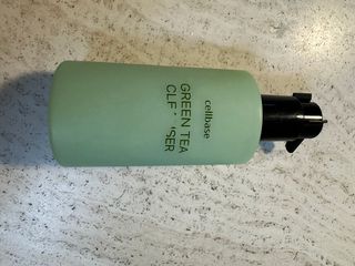 프리마인 메이크업과 들뜨는 각질까지 한방에 깐달걀로! 순하기까지한 셀베이스 그린티클렌저(200ml) — 5점을 준 리뷰어가 2023년 2월 올린 사용 사진
