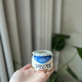 매일바이오 그릭요거트 오리지널 플레인 4개, 로스터리 커피믹스 4개 — 4.5점을 준 리뷰어가 2021년 12월 올린 사용 사진
