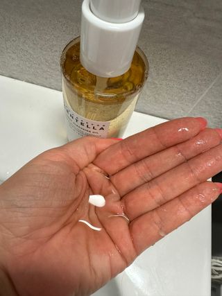 스킨1004 [SKIN1004] 마다가스카르 센텔라 라이트 클렌징 오일 200ml — 5점을 준 리뷰어가 2024년 7월 올린 사용 사진