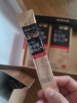서울약사신협_투데이홍삼정플러스스틱_10g x 30포 — 4점을 준 리뷰어가 2021년 5월 올린 사용 사진