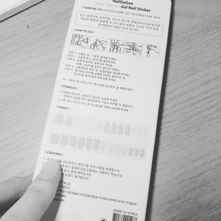 [네일가게] 햇빛에 닿으면 색이 변하는 신기한 햇살 반전 네일스티커 — 5점을 준 리뷰어가 2021년 8월 올린 사용 사진