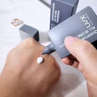 UVX 퀀텀 마스 올인원 선세럼 — 3점을 준 리뷰어가 2023년 12월 올린 사용 사진