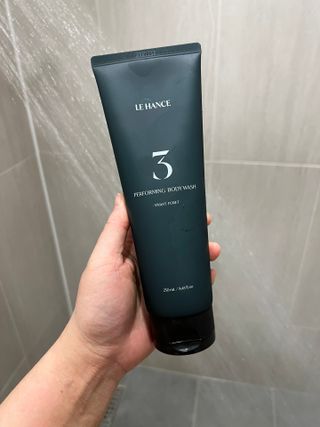 르핸스 퍼포밍 3 바디워시 비반트포렛/베티버포그 — 4.5점을 준 리뷰어가 2022년 12월 올린 사용 사진
