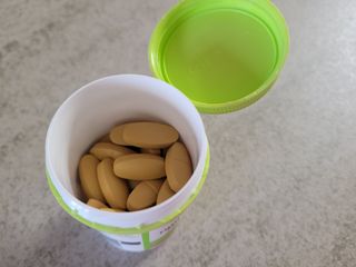 Swisse 스위스 고함량 밀크씨슬 35,000mg 60정 — 4.5점을 준 리뷰어가 2021년 11월 올린 사용 사진