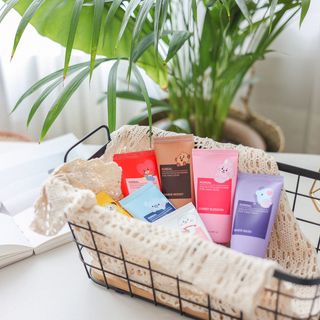 쿤달 BT21 시어버터 앤 마카다미아 퓨어 핸드크림 50ml 7구 기프트 세트 — 5점을 준 리뷰어가 2021년 3월 올린 사용 사진