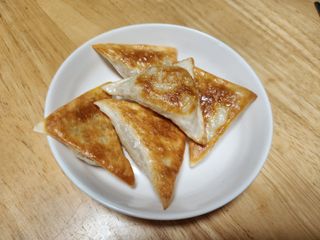 (주)성경순만두 곤약만두.콘치즈만두,삼각당면만두,당면 야끼만두,대구전통 납작만두,떡뽁이 매콤소스,달콤소스 — 5점을 준 리뷰어가 2023년 4월 올린 사용 사진
