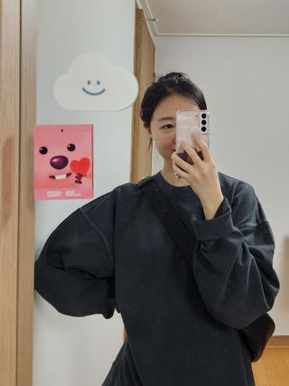 MAPLESYRUPFACTORY 메이플 피그먼트 맨투맨 8.COL — 5점을 준 리뷰어가 2022년 12월 올린 사용 사진