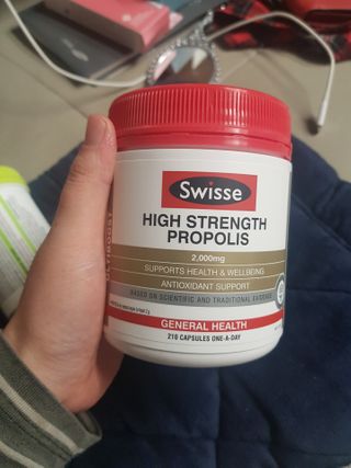Swisse 스위스 고함량 프로폴리스 2,000mg 210정 — 5점을 준 리뷰어가 2021년 1월 올린 사용 사진
