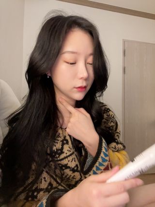 멈칫(MUMCHIT) 넥퍼퓸 NECKPERFUME 2가지 향 — 5점을 준 리뷰어가 2021년 12월 올린 사용 사진