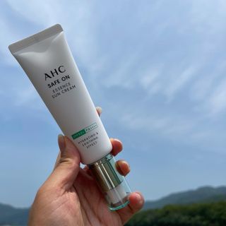[AHC] 세이프온 에센스 선크림 올리브영 스페셜 증정 기획세트 — 5점을 준 리뷰어가 2022년 6월 올린 사용 사진
