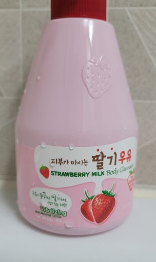 [과일나라] 피부가 마시는 딸기우유 바디클렌저&바디로션 — 5점을 준 리뷰어가 2022년 10월 올린 사용 사진