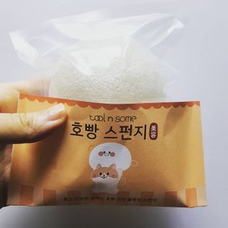 툴앤썸 로즈골드 에디션 치크or쉐딩 브러시+밀키 내추럴 스펀지+호빵 곤약 스펀지 — 4점을 준 리뷰어가 2021년 2월 올린 사용 사진