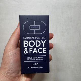 제이제이바이오 허브마사지바 올인원 알약비누 — 5점을 준 리뷰어가 2022년 5월 올린 사용 사진