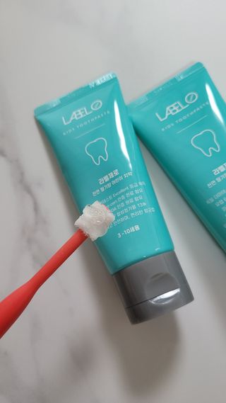 치과에서 쓰는 치약 _ 라벨제로 저불소 꼬마, 키즈, 유아, 베이비, 주니어 안전한 어린이치약 — 4.5점을 준 리뷰어가 2022년 11월 올린 사용 사진