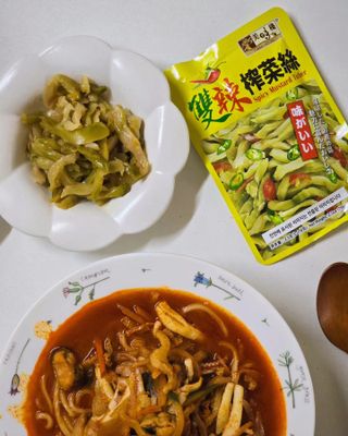 루시델리 야미하우스 홍콩 스파이시 프리미엄 짜사이 무침 500g — 2점을 준 리뷰어가 2024년 6월 올린 사용 사진