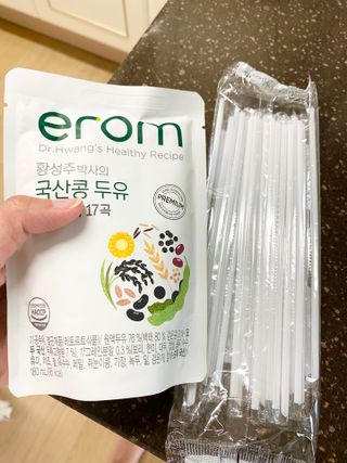 이롬 황성주 박사의 국산콩 두유 검은콩과 17곡 프리미엄 — 5점을 준 리뷰어가 2021년 5월 올린 사용 사진