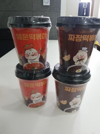 유비쿡 컵떡볶이 매운컵떡볶이2개/ 짜장컵떡볶이 2개  총 4개세트 — 5점을 준 리뷰어가 2021년 6월 올린 사용 사진