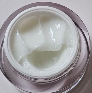 프리마인 바르기만 하면 철벽 스킨케어+24시간 마스크팩 효과. 셀라브 리제너레이팅 시스템 부스터+크림 세트 — 5점을 준 리뷰어가 2023년 6월 올린 사용 사진