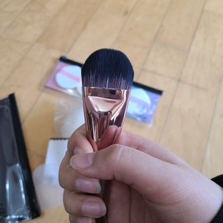 [툴앤썸] 메이크업 브러시로 바르고 호빵 스펀지로 클렌징하는 A-Z 뷰티툴 5종 — 5점을 준 리뷰어가 2021년 1월 올린 사용 사진