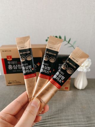 서울약사신협_투데이홍삼정플러스스틱_10g x 30포 — 5점을 준 리뷰어가 2021년 5월 올린 사용 사진