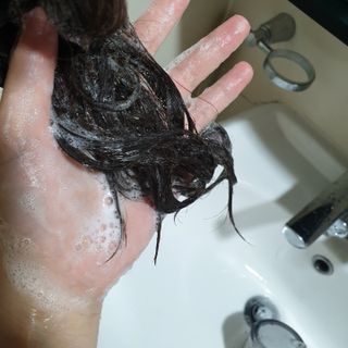 썸헤어 / SUMHAIR 썸헤어 데미지 클리닉 샴푸+트리트먼트 네롤리&민트티 — 4.5점을 준 리뷰어가 2021년 7월 올린 사용 사진