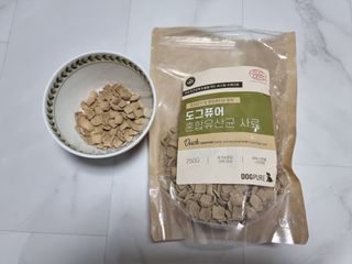 도그퓨어 피부와모질/혼합유산균/글루코사민 유기농 로스팅 사료 — 5점을 준 리뷰어가 2021년 9월 올린 사용 사진
