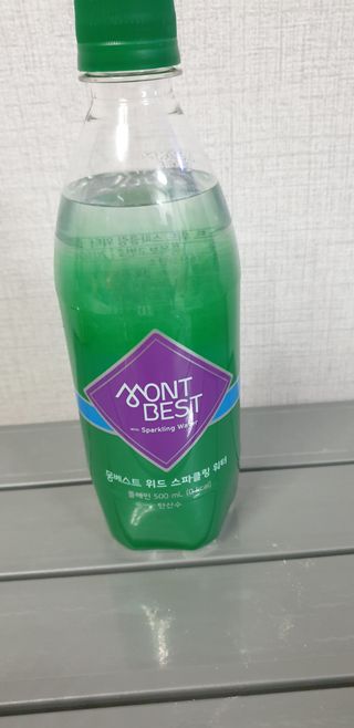 몽베스트 Montbest with Sparkling water Plain 20병 — 4점을 준 리뷰어가 2021년 10월 올린 사용 사진