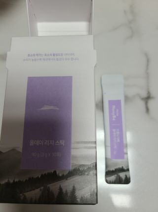 프롬노시베_이너뷰티 올데이 리지 스틱 — 3점을 준 리뷰어가 2021년 4월 올린 사용 사진
