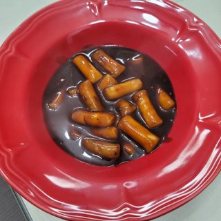 유비쿡 컵떡볶이 매운컵떡볶이2개/ 짜장컵떡볶이 2개  총 4개세트 — 5점을 준 리뷰어가 2021년 4월 올린 사용 사진