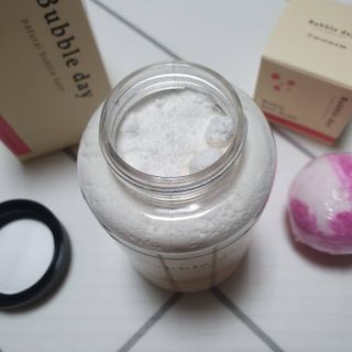 버블데이 아로마/과일 거품 입욕제 — 5점을 준 리뷰어가 2021년 7월 올린 사용 사진