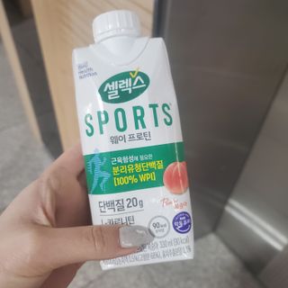 셀렉스스포츠 셀렉스 스포츠 웨이 프로틴 복숭아_ 330ml x 12팩 — 3점을 준 리뷰어가 2021년 10월 올린 사용 사진