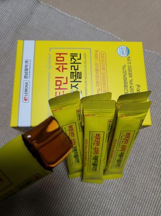 자연에온 경남제약 비타민 쉬머 저분자콜라겐 20g x 30포 — 5점을 준 리뷰어가 2021년 12월 올린 사용 사진