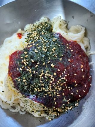 [한면원] 비빔국수 2인분 — 5점을 준 리뷰어가 2023년 3월 올린 사용 사진