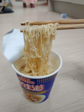 NISSIN 닛신 컵누들  4종 - 씨푸드오리지날, 씨푸드 스파이시, 씨푸드 커리, 씨푸드 XO소스 — 5점을 준 리뷰어가 2022년 11월 올린 사용 사진