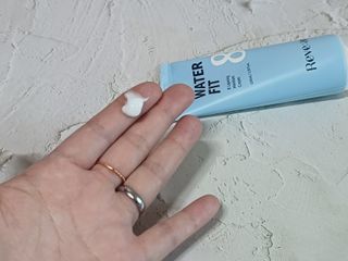 나우 [리브엠]피부 속부터 겹겹이, 촘촘하게! 워터핏8중 수분착붙 크림 — 5점을 준 리뷰어가 2025년 5월 올린 사용 사진
